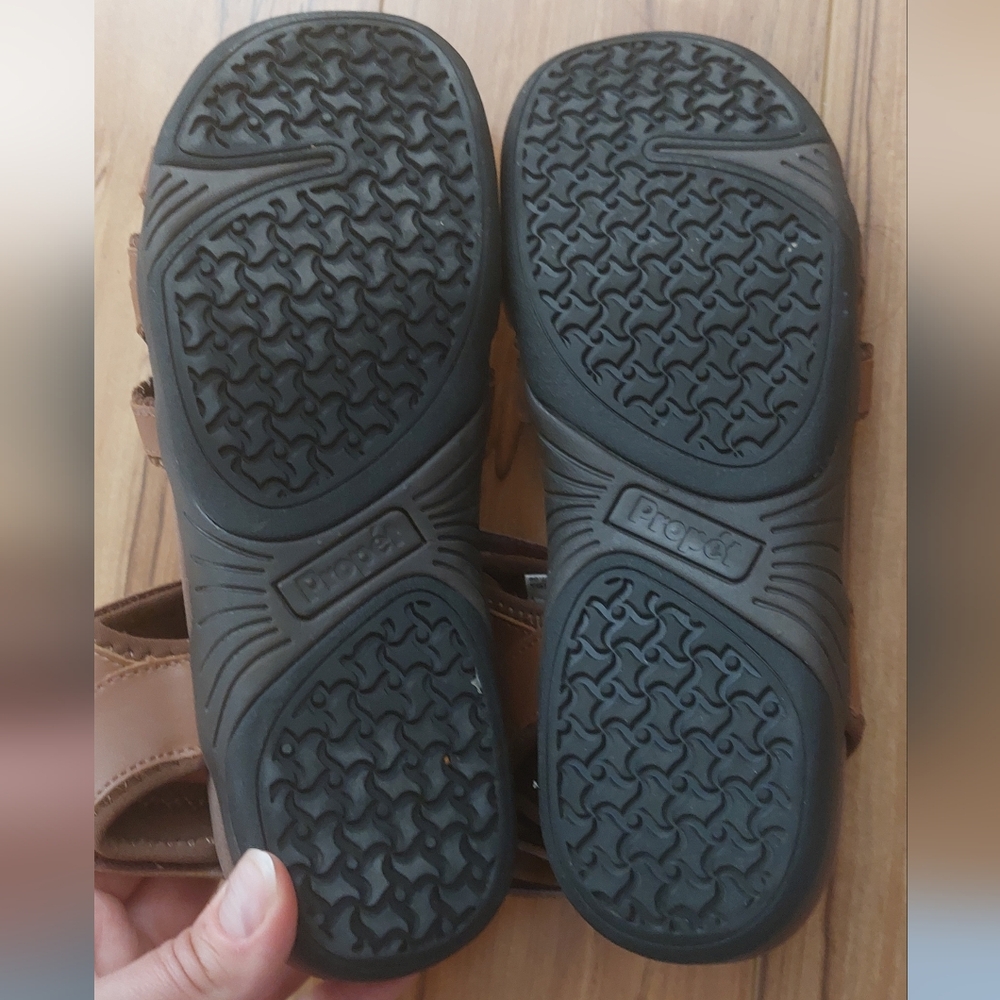 Propet Fully Adjustable Walking Sandal. - Picture 4 of 5